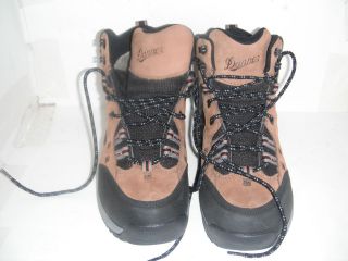 New Mens Danner Cloud Cap GTX boots , size 9D USA . Brown color