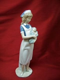   RETAILER Nao by Lladro Porcelain Figurine NURSE   Medical Hospital
