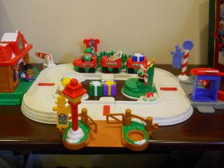 FISHER PRICE LITTLE PEOPLE CHRISTMAS TRAIN SET SANTA ELF GIFTS NORTH 