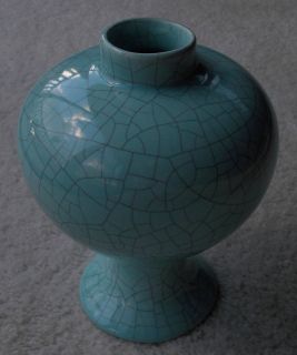   Modern Style Light Turquoise Crackle Jaru of California 1982 Vase 7.5