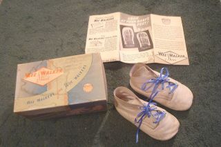 Antique Wee Walker leather Baby shoes 1500 white size 4 with box 