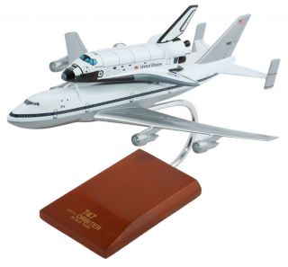   747 WITH SPACE SHUTTLE ORBITER 1/200 DESK TOP DISPLAY MODEL AIRPLANE