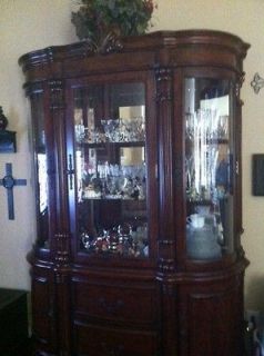 Perfect For Christmas / Perfect Condition / Beautiful China Hutch
