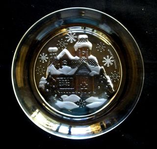 GLASS HOLIDAY DESSERT PLATE   GINGERBREAD HOUSE by Arcoroc of France 