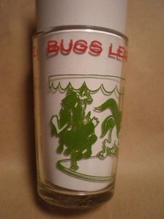   Looney Tunes BUGS LEADS A MERRY CHASE Juice Glass Warner Bros. 1974