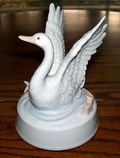 Otagiri Porcelain Swan Music Box