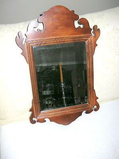 WILLIAMSBURG STYLE BOMBAY CHIPPENDALE MIRROR