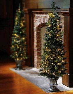 OUTDOOR OR INDOOR LIGHTED CHRISTMAS TREE TOPIARY NEW