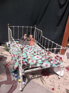 VICTORIAN CHILDS IRON BED CRIB SHABBY CHIC YOUTH SIZED IRON BED