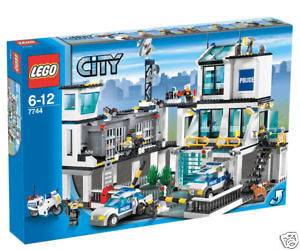 Lego City/Town #7744 Police Headquarters MISB New
