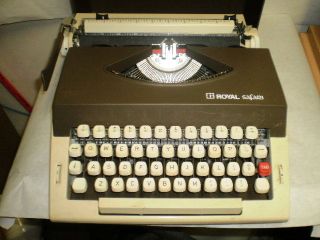 vintage Royal Safari Portable Manual Typewriter with Case working 