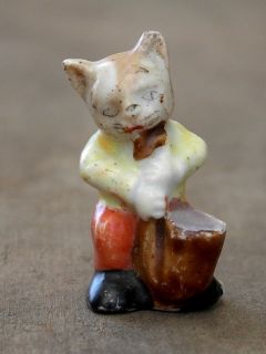 cat, character, figure, man, musician, player, sculpture,statue) sax 