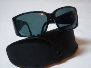 oliver peoples sunglasses case in Clothing, 