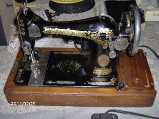 old singer sewing machines in Antiques