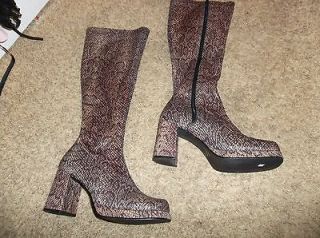 Mudd ladies faux snake skin boots size 6 1/2, very cool looking, nice 