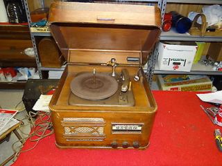 Vintage Motorola Record Player Radio in Wooden Case.
