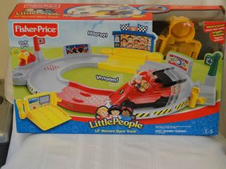 2007 FISHER PRICE LITTLE PEOPLE Lil MOVERS RACE TRACK EUC RETIRED