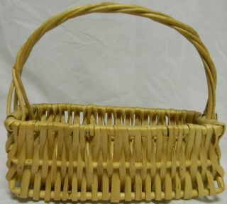 SMALL RECTANGLE SHAPED WICKER BASKET WITH HANDLE GREAT FOR DINING ROOM 