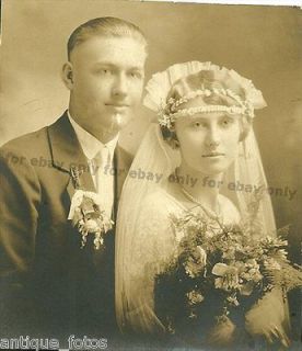 Vintage Old Photo Amazing American Man Woman Bride Wedding Dress Veil 