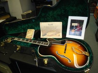   Bob Benedetto Johnny Smith Artist Award Jazz guitar with certificate