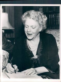 Vintage Movie Star Ethel Barrymore Signing Papers Glamorous Style News 