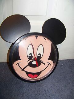 Mickey Mouse Wall Clock   Cute but Not Working