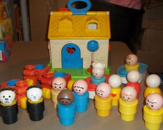 VINTAGE 1984 FISHER PRICE LITTLE BIG PEOPLE LOT HOUSE VEHICLES PEOPLE 