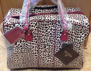 GUESS TABBY BERRY WHEELED CASE LUGGAGE TRAVEL CARRY ON SUITCASE PINK 