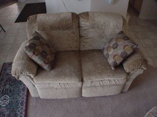LAZYBOY DUAL RECLINING LOVESEAT WITH 3M PROTECTION