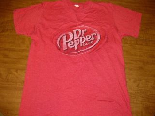 DR. PEPPER red retro T shirt med Texas cola soda Est 1885 logo pop 