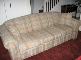 Bassett sofa, extremely good condition, rarely used. FOR LOCAL PICK UP 