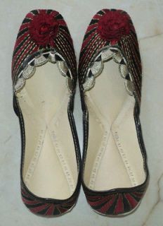 Women Mojaris Leather Punjabi Jutis, Ethnic Designer Embroidered shoes 