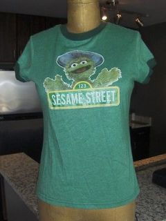   OWNED Womens JUNK FOOD Sesame Street Oscar the Grouch T Shirt   Sm