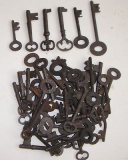 LOT 100 ANTIQUE 19TH CENTURY IRON KEYS