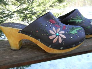 Women Ladies Sz 9.5 Brown Flower Floral Jeweled Clogs Wooden Mules 