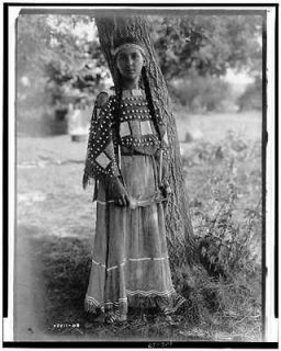 Sioux maiden,women,Dakota Indians,clothing,dress,Native Americans,E 