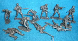Classic Toy Soldiers 1/32nd WWII German assault squad, 22 action 