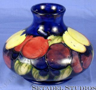 MOORCROFT 10 WISTERIA 4 3/4 STUBBY VASE *Signed By Walter In Blue