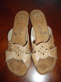   Gorgeous Tan Suede Dr. Scholls Extra Comfort Clog Sandals Size 8.5
