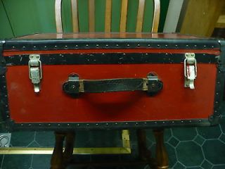 JD  VINTAGE TRUNK (WAS USED FOR OXYGEN BREATHING APPARATUS BUREAU OF 