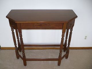 Solid Mahogany Foyer Sofa or Parlor Table   Lovely 1920s Spool Turned 