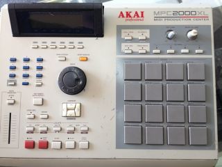 AKAI Pro MPC2000XL Midi Production Center Drum Machine, Sequencer 