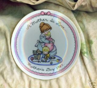 Joan Walsh Anglund Mothers Day 1987 Plate Avon
