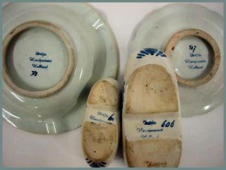 This is a lot of 4 different vintage Delft ashtrays from Holland