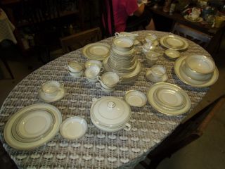 Excellent Pope GrosserArvillaPattern 73 Pcs China Set