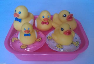 TOY BABY BATH DUCKS WITH LIFEBELTS AND POOL BATHTUB FUNNY SQUEAKY 
