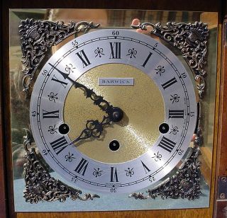 Barwick Howard Miller 1973 1050 020 Shelf Clock Chimes Runs w Key 