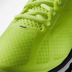comfort a full mesh inner sleeve wraps the foot for a plush breathable 