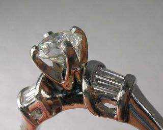 This unique ring is containing one round brilliant cut center diamond