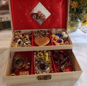 Vintage Jewelry Box With Mirror & Assorted Vintage Costume Jewelry 100 